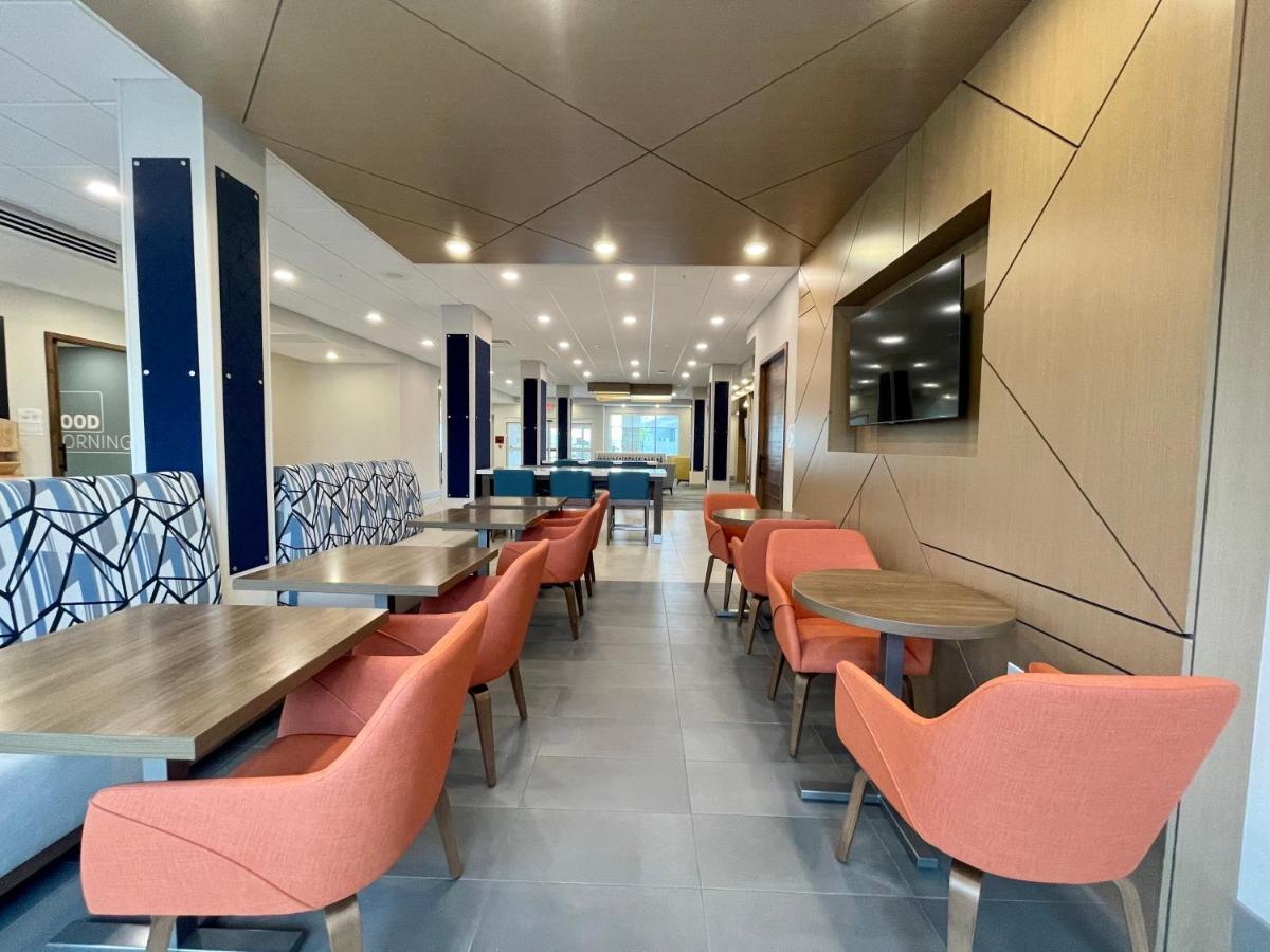Holiday Inn Express & Suites - Ft. Smith - Airport By Ihg Fort Smith Bagian luar foto