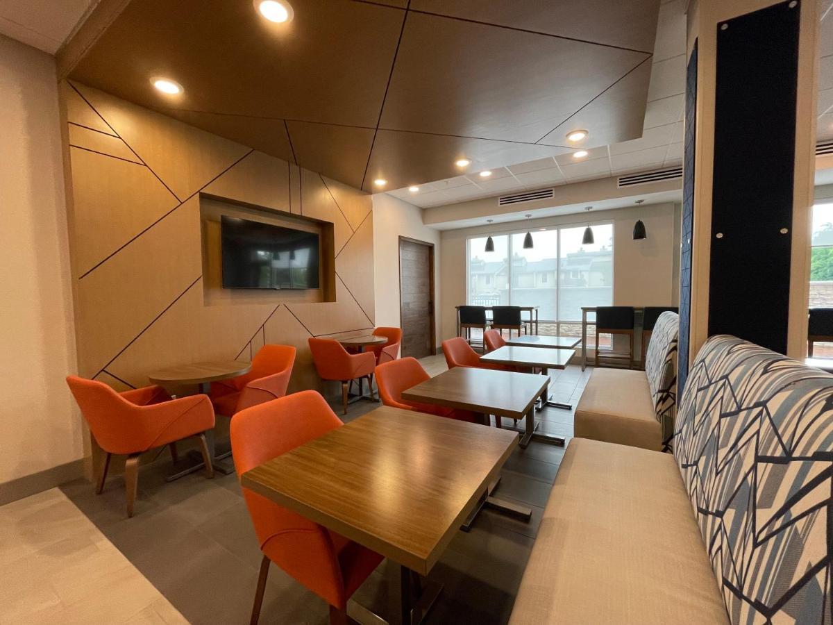 Holiday Inn Express & Suites - Ft. Smith - Airport By Ihg Fort Smith Bagian luar foto