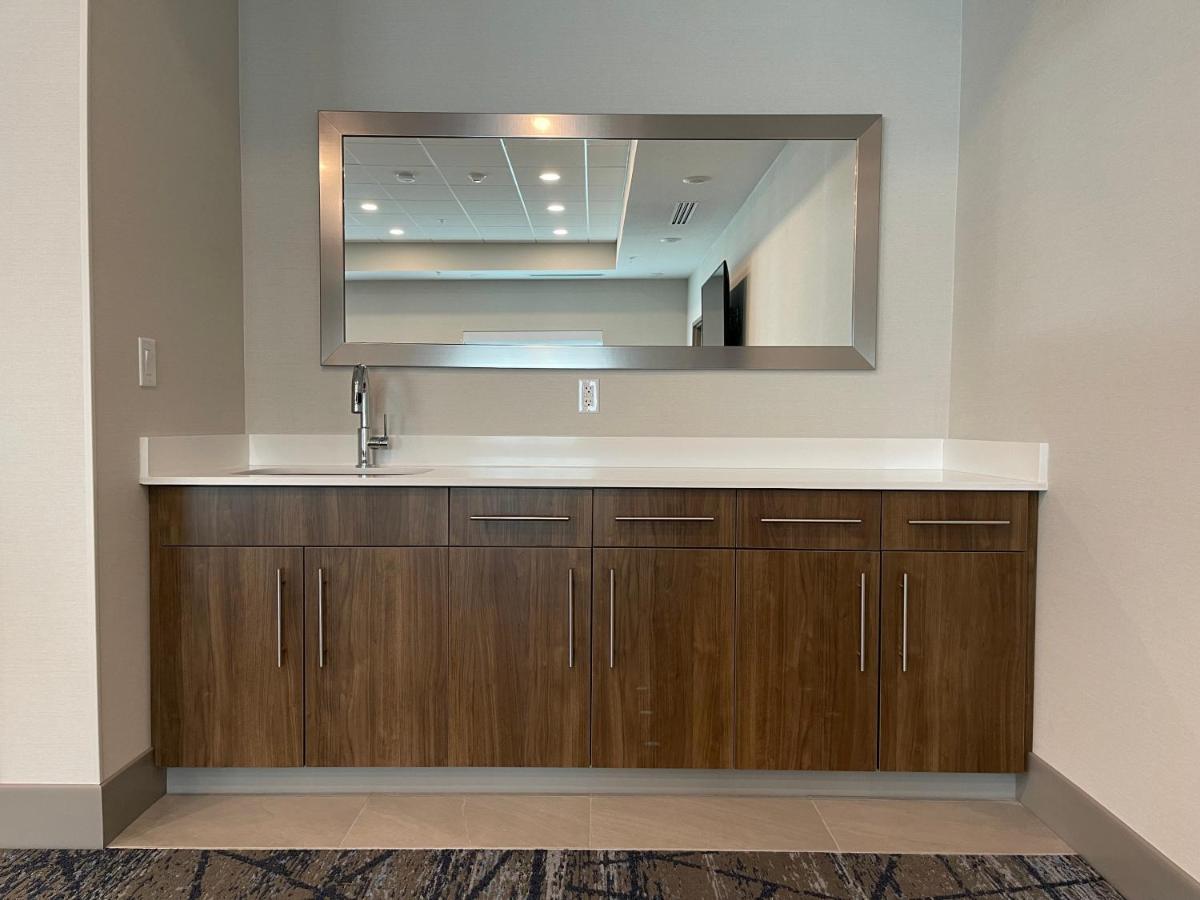 Holiday Inn Express & Suites - Ft. Smith - Airport By Ihg Fort Smith Bagian luar foto