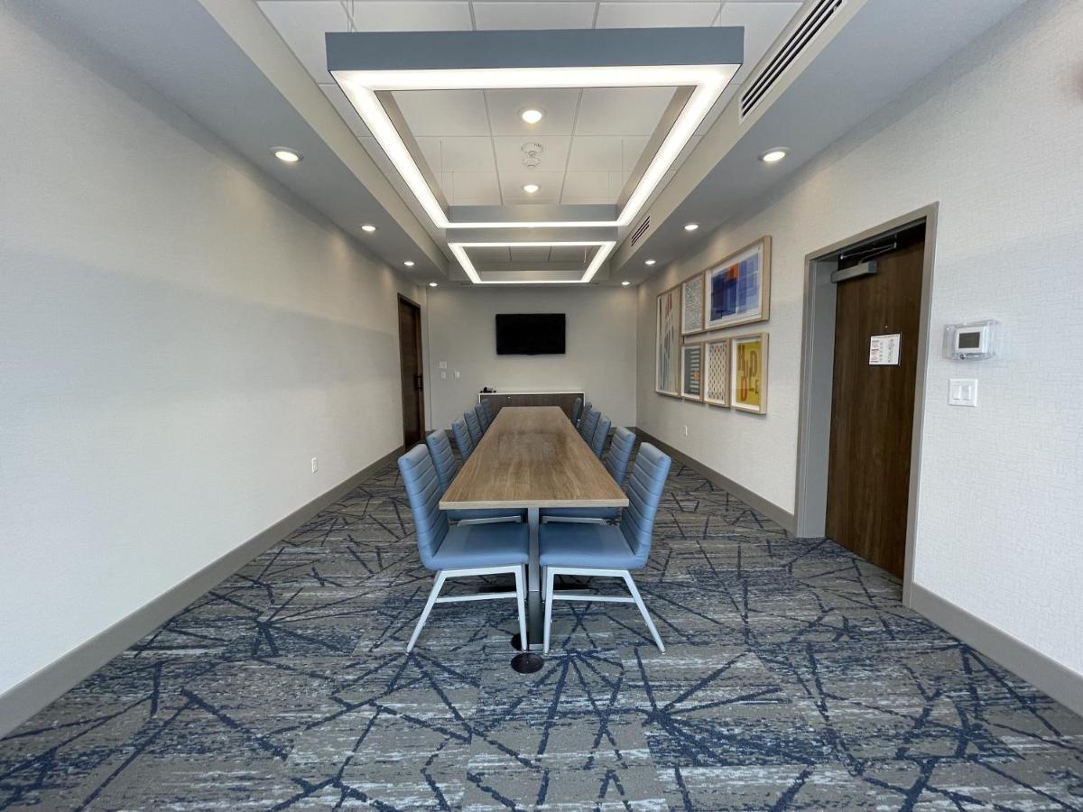 Holiday Inn Express & Suites - Ft. Smith - Airport By Ihg Fort Smith Bagian luar foto